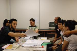Equipes discutem produção do documentário, no Instituto de Artes do Pará-IAP